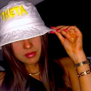 Meet your Posher, Bailey